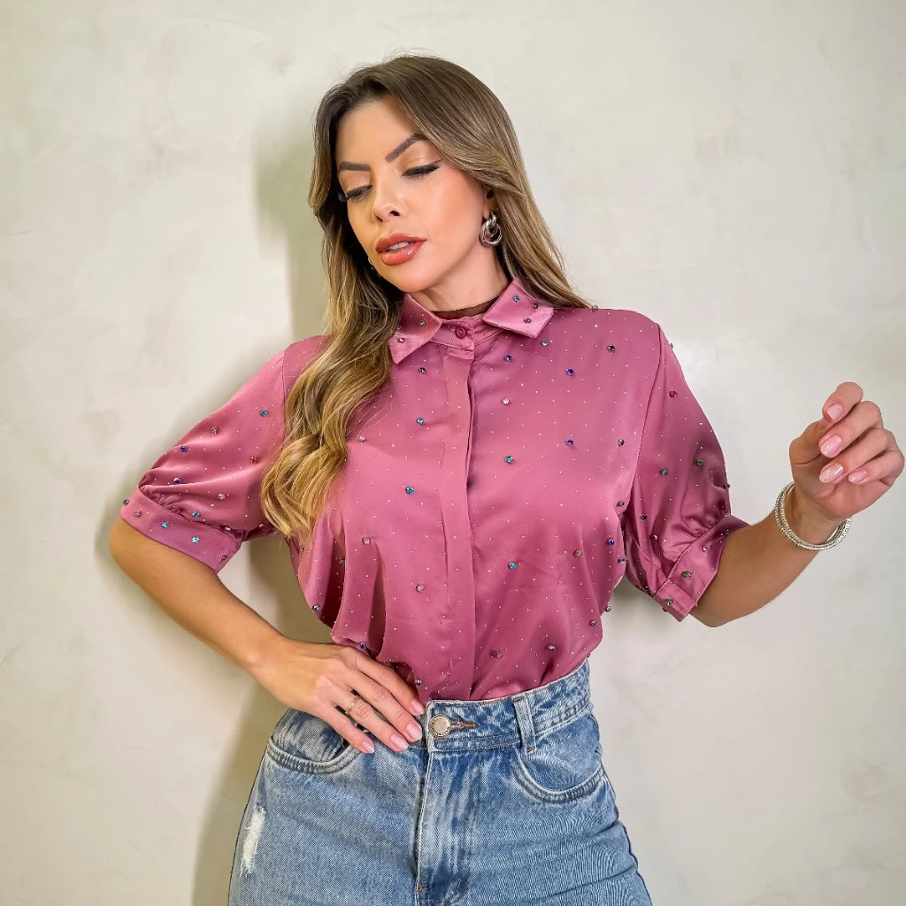 Camisa manga corta satinada con pedrería