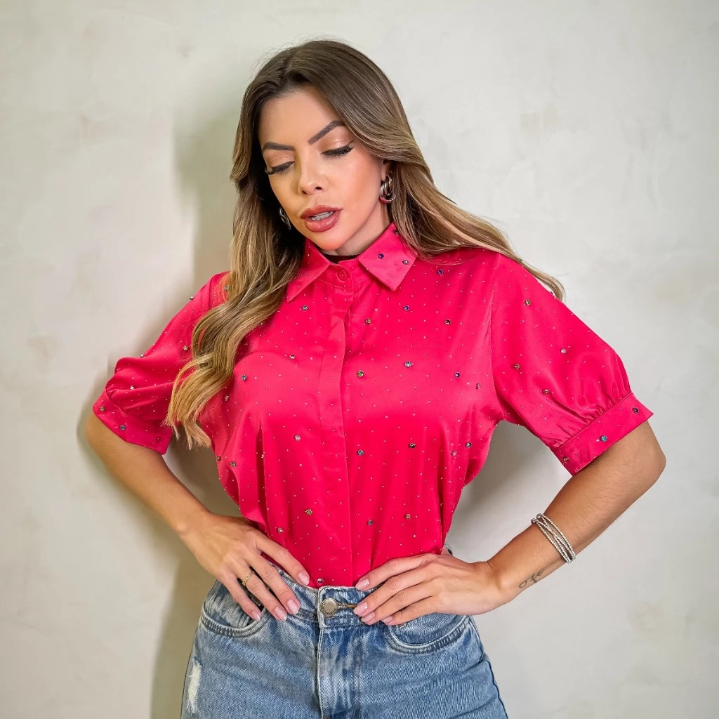Camisa manga corta satinada con pedrería